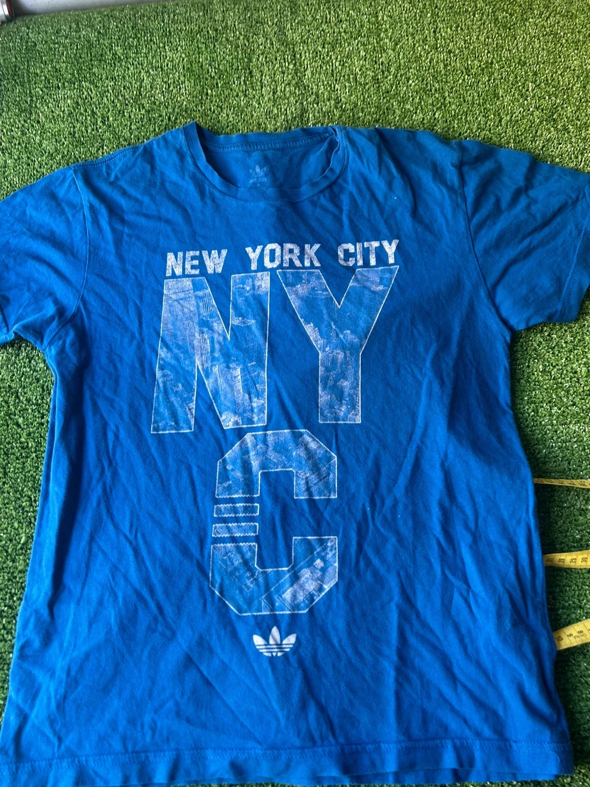 Camiseta azul marinho com estampa adidas – photo 2